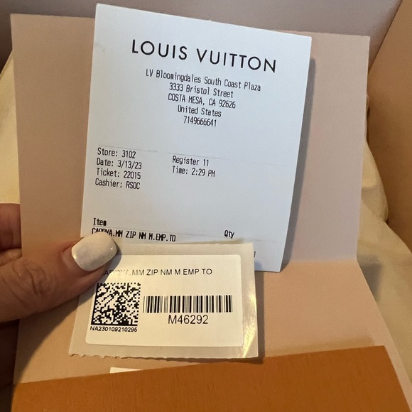 LV CarryAll MM bag in turtle dove - Picture 6 of 13